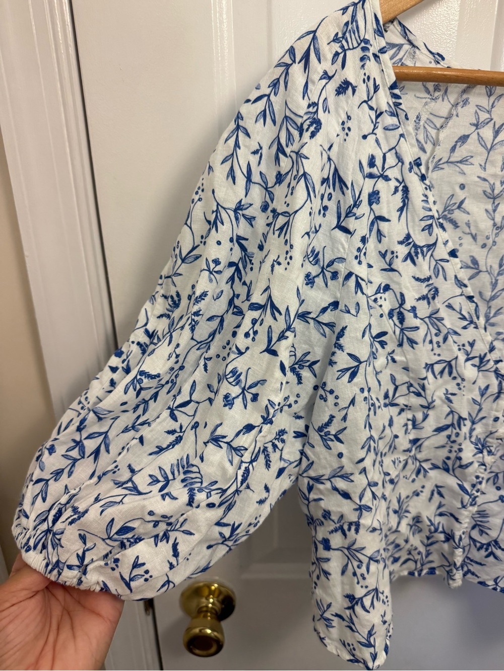 H&M Women Floral Puff Sleeve Linen Blend Crop Top M Blue White Boho Cottagecore - Picture 3 of 9